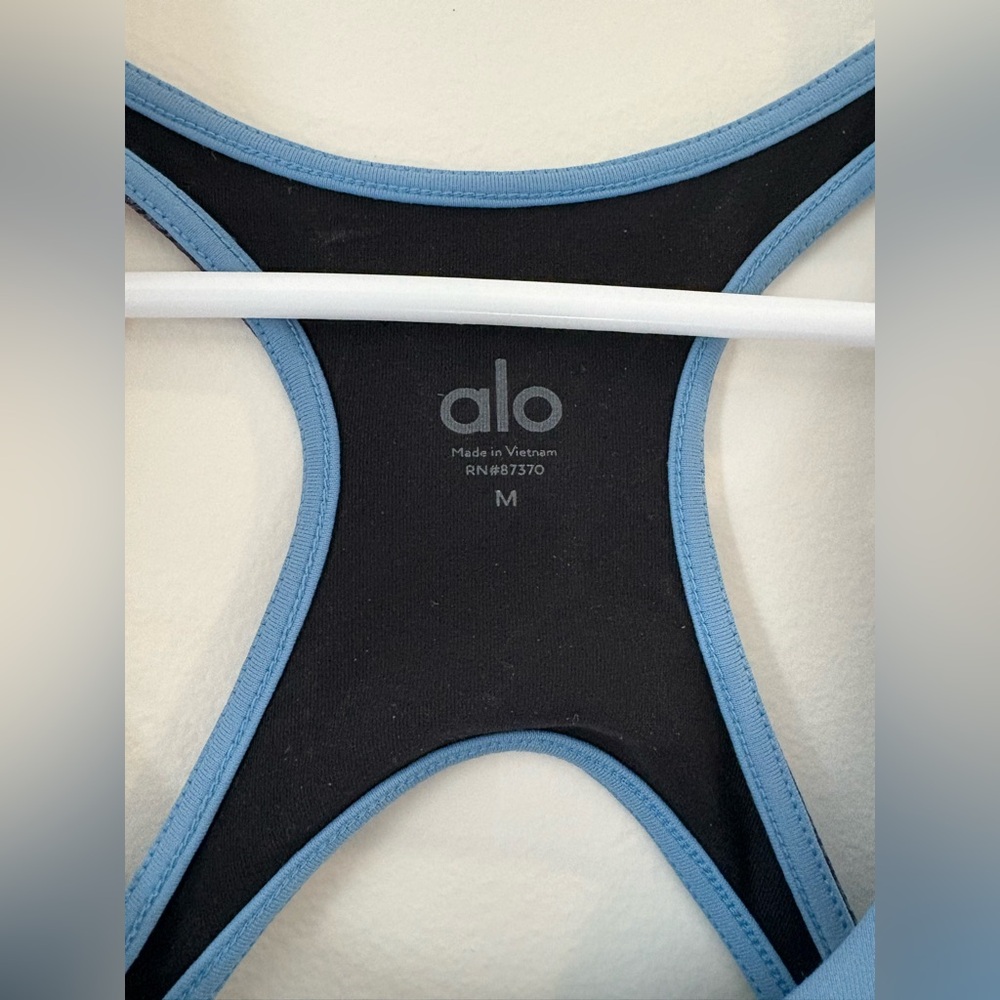 ALO Yoga Venture bra tank - Picture 3 of 8